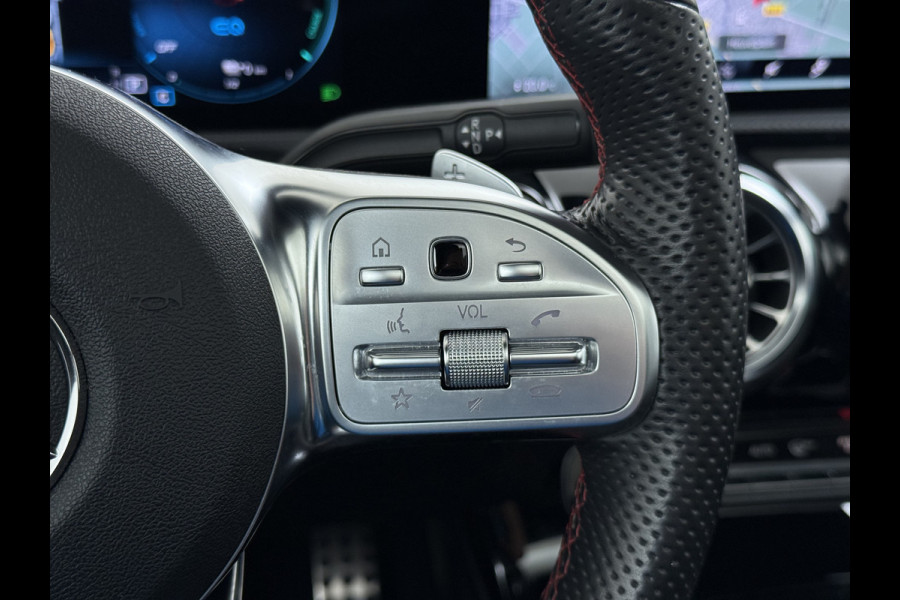 Mercedes-Benz CLA-Klasse 250e AMG // Panoramadak // Nightpakket // Sfeerverlichting // Carplay // Camera // Keyless // MultiBeam