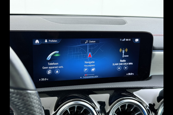 Mercedes-Benz CLA-Klasse 250e AMG // Panoramadak // Nightpakket // Sfeerverlichting // Carplay // Camera // Keyless // MultiBeam