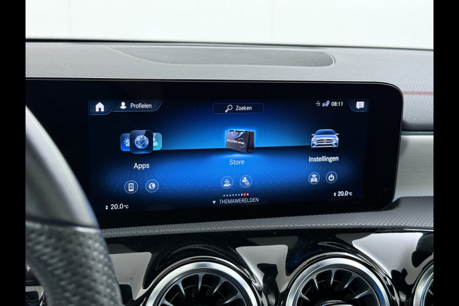 Mercedes-Benz CLA-Klasse 250e AMG // Panoramadak // Nightpakket // Sfeerverlichting // Carplay // Camera // Keyless // MultiBeam