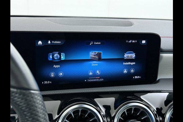 Mercedes-Benz CLA-Klasse 250e AMG // Panoramadak // Nightpakket // Sfeerverlichting // Carplay // Camera // Keyless // MultiBeam