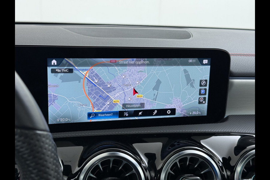 Mercedes-Benz CLA-Klasse 250e AMG // Panoramadak // Nightpakket // Sfeerverlichting // Carplay // Camera // Keyless // MultiBeam