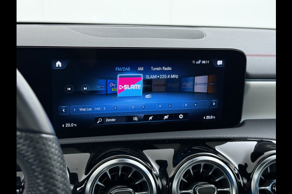 Mercedes-Benz CLA-Klasse 250e AMG // Panoramadak // Nightpakket // Sfeerverlichting // Carplay // Camera // Keyless // MultiBeam