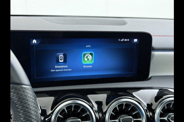 Mercedes-Benz CLA-Klasse 250e AMG // Panoramadak // Nightpakket // Sfeerverlichting // Carplay // Camera // Keyless // MultiBeam