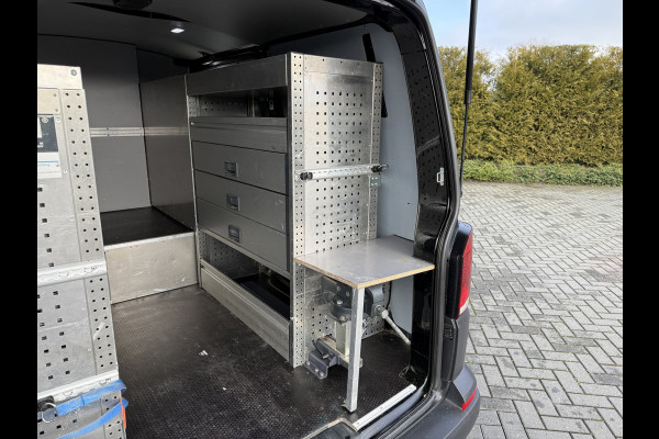 Volkswagen Transporter 2.0 TDI 150 PK DSG AUTOMAAT HIGHLINE / L1H1 / ALUCA INRICHTING / AIRCO / CRUISE / ACHTERKLEP / NAVI / CARPLAY