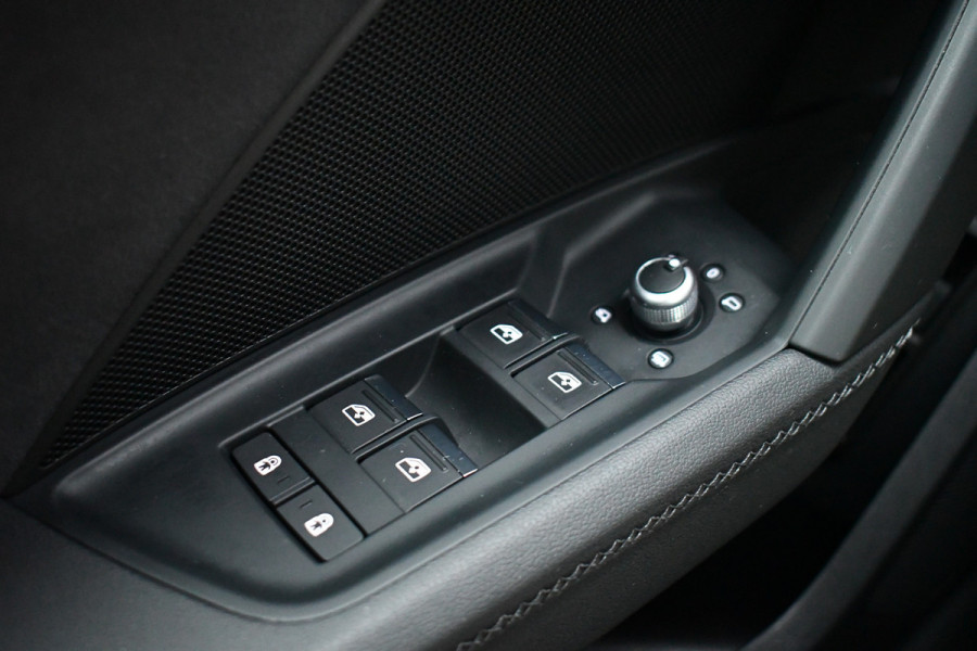 Audi A3 Sportback 40 TFSI e S-Line S-zetels ACC B&O El-klep Camera 19inch