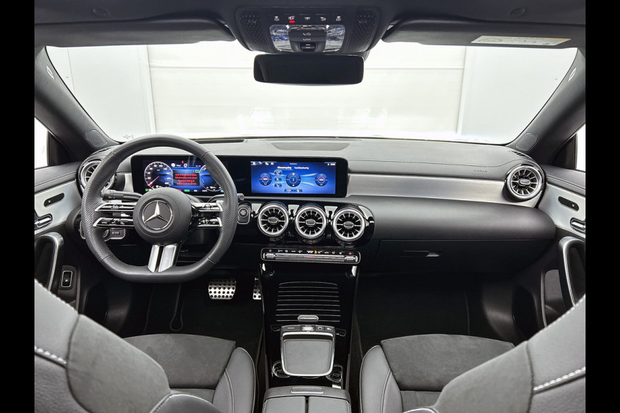 Mercedes-Benz CLA-Klasse 250 e Business Solution AMG Trekhaak | AMG Line | Night Pakket | Panorama Schuif-Kanteldak | 19 Inch AMG velgen. Inclusief 24 maanden MB Certified garantie voor Europa.