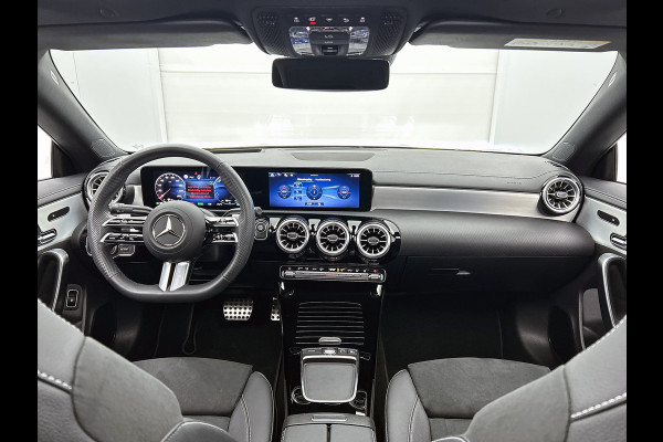 Mercedes-Benz CLA-Klasse 250 e Business Solution AMG Trekhaak | AMG Line | Night Pakket | Panorama Schuif-Kanteldak | 19 Inch AMG velgen. Inclusief 24 maanden MB Certified garantie voor Europa.