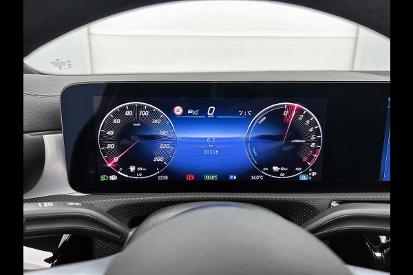 Mercedes-Benz CLA-Klasse 250 e Business Solution AMG Trekhaak | AMG Line | Night Pakket | Panorama Schuif-Kanteldak | 19 Inch AMG velgen. Inclusief 24 maanden MB Certified garantie voor Europa.