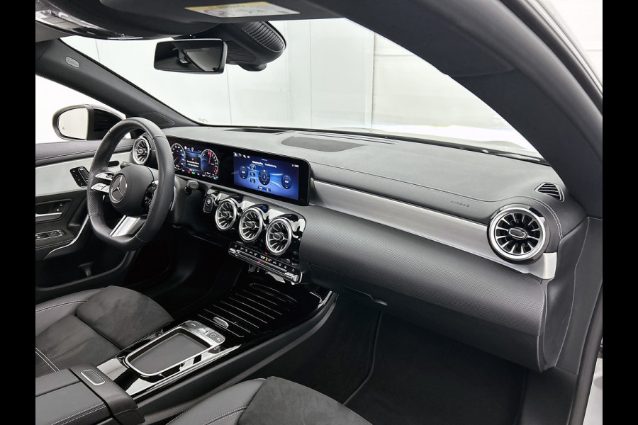 Mercedes-Benz CLA-Klasse 250 e Business Solution AMG Trekhaak | AMG Line | Night Pakket | Panorama Schuif-Kanteldak | 19 Inch AMG velgen. Inclusief 24 maanden MB Certified garantie voor Europa.