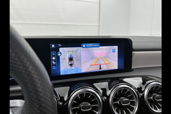 Mercedes-Benz CLA-Klasse 250 e Business Solution AMG Trekhaak | AMG Line | Night Pakket | Panorama Schuif-Kanteldak | 19 Inch AMG velgen. Inclusief 24 maanden MB Certified garantie voor Europa.