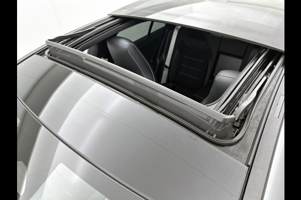 Mercedes-Benz CLA-Klasse 250 e Business Solution AMG Trekhaak | AMG Line | Night Pakket | Panorama Schuif-Kanteldak | 19 Inch AMG velgen. Inclusief 24 maanden MB Certified garantie voor Europa.