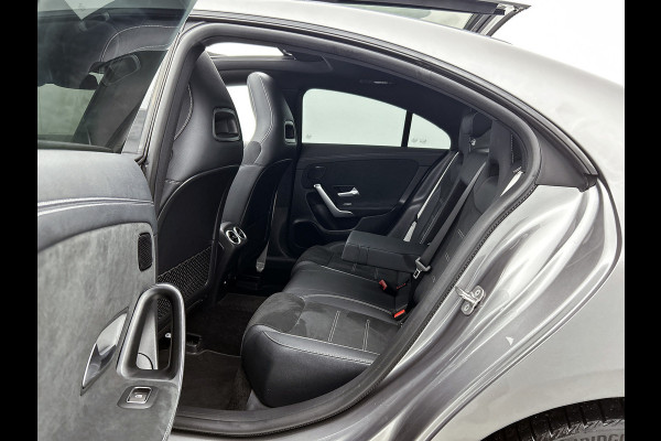 Mercedes-Benz CLA-Klasse 250 e Business Solution AMG Trekhaak | AMG Line | Night Pakket | Panorama Schuif-Kanteldak | 19 Inch AMG velgen. Inclusief 24 maanden MB Certified garantie voor Europa.