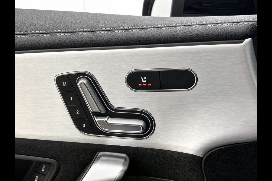 Mercedes-Benz CLA-Klasse 250 e Business Solution AMG Trekhaak | AMG Line | Night Pakket | Panorama Schuif-Kanteldak | 19 Inch AMG velgen. Inclusief 24 maanden MB Certified garantie voor Europa.