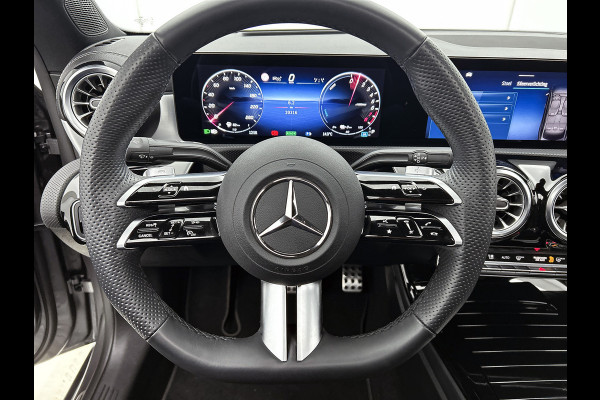 Mercedes-Benz CLA-Klasse 250 e Business Solution AMG Trekhaak | AMG Line | Night Pakket | Panorama Schuif-Kanteldak | 19 Inch AMG velgen. Inclusief 24 maanden MB Certified garantie voor Europa.