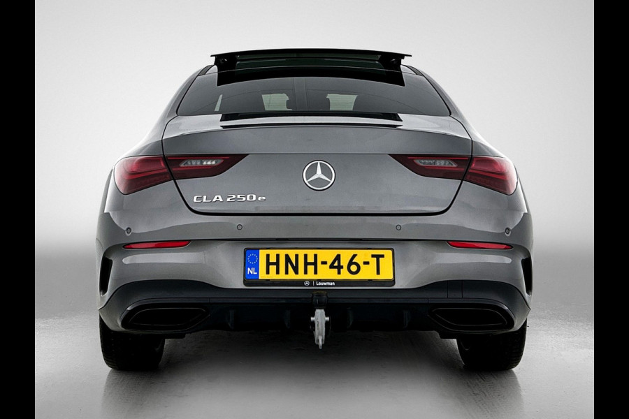 Mercedes-Benz CLA-Klasse 250 e Business Solution AMG Trekhaak | AMG Line | Night Pakket | Panorama Schuif-Kanteldak | 19 Inch AMG velgen. Inclusief 24 maanden MB Certified garantie voor Europa.