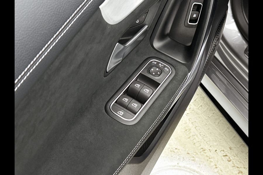 Mercedes-Benz CLA-Klasse 250 e Business Solution AMG Trekhaak | AMG Line | Night Pakket | Panorama Schuif-Kanteldak | 19 Inch AMG velgen. Inclusief 24 maanden MB Certified garantie voor Europa.