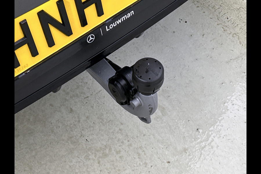 Mercedes-Benz CLA-Klasse 250 e Business Solution AMG Trekhaak | AMG Line | Night Pakket | Panorama Schuif-Kanteldak | 19 Inch AMG velgen. Inclusief 24 maanden MB Certified garantie voor Europa.