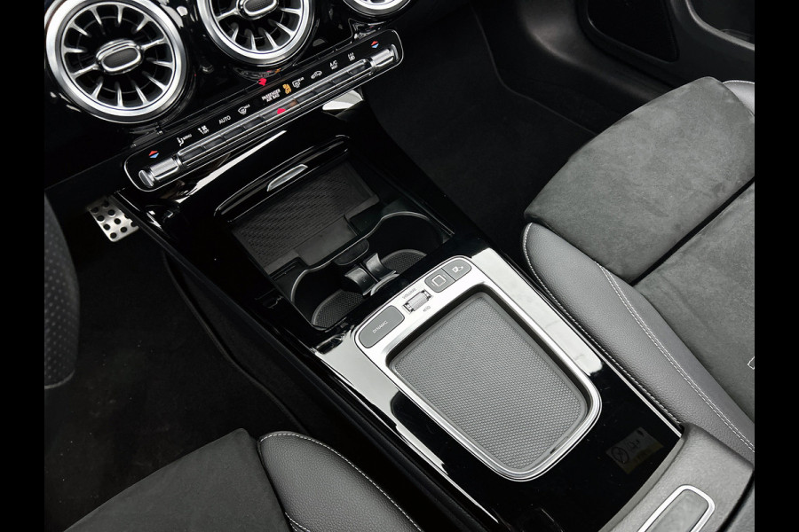 Mercedes-Benz CLA-Klasse 250 e Business Solution AMG Trekhaak | AMG Line | Night Pakket | Panorama Schuif-Kanteldak | 19 Inch AMG velgen. Inclusief 24 maanden MB Certified garantie voor Europa.