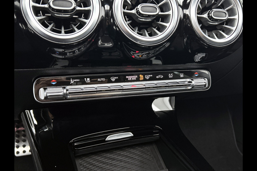 Mercedes-Benz CLA-Klasse 250 e Business Solution AMG Trekhaak | AMG Line | Night Pakket | Panorama Schuif-Kanteldak | 19 Inch AMG velgen. Inclusief 24 maanden MB Certified garantie voor Europa.