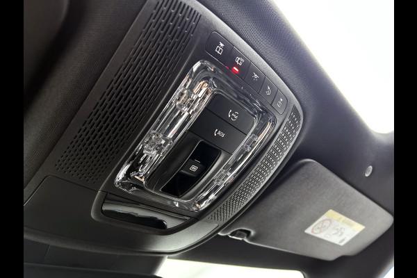 Mercedes-Benz CLA-Klasse 250 e Business Solution AMG Trekhaak | AMG Line | Night Pakket | Panorama Schuif-Kanteldak | 19 Inch AMG velgen. Inclusief 24 maanden MB Certified garantie voor Europa.