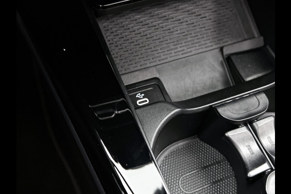 Mercedes-Benz CLA-Klasse 250 e Business Solution AMG Trekhaak | AMG Line | Night Pakket | Panorama Schuif-Kanteldak | 19 Inch AMG velgen. Inclusief 24 maanden MB Certified garantie voor Europa.