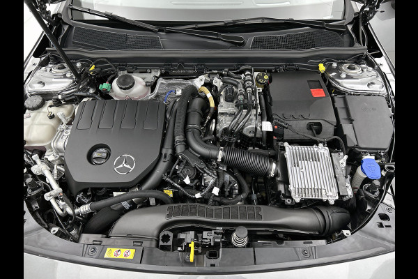 Mercedes-Benz CLA-Klasse 250 e Business Solution AMG Trekhaak | AMG Line | Night Pakket | Panorama Schuif-Kanteldak | 19 Inch AMG velgen. Inclusief 24 maanden MB Certified garantie voor Europa.