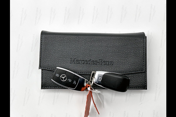 Mercedes-Benz CLA-Klasse 250 e Business Solution AMG Trekhaak | AMG Line | Night Pakket | Panorama Schuif-Kanteldak | 19 Inch AMG velgen. Inclusief 24 maanden MB Certified garantie voor Europa.
