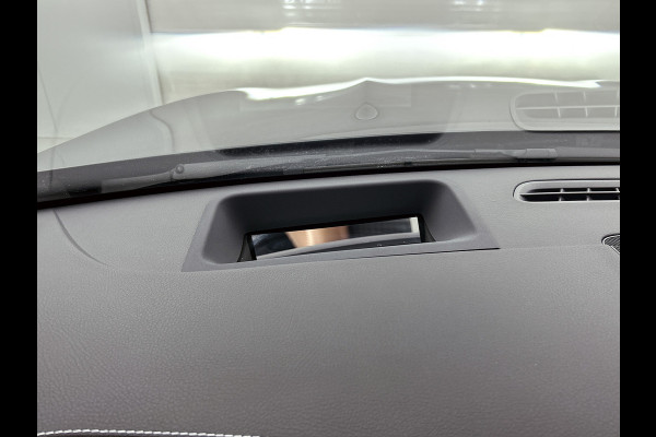 Mercedes-Benz CLA-Klasse 250 e Business Solution AMG Trekhaak | AMG Line | Night Pakket | Panorama Schuif-Kanteldak | 19 Inch AMG velgen. Inclusief 24 maanden MB Certified garantie voor Europa.