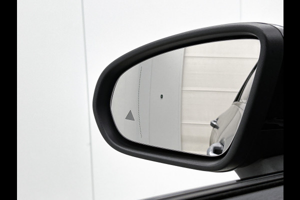 Mercedes-Benz CLA-Klasse 250 e Business Solution AMG Trekhaak | AMG Line | Night Pakket | Panorama Schuif-Kanteldak | 19 Inch AMG velgen. Inclusief 24 maanden MB Certified garantie voor Europa.