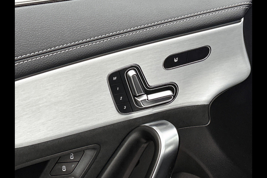 Mercedes-Benz CLA-Klasse 250 e Business Solution AMG Trekhaak | AMG Line | Night Pakket | Panorama Schuif-Kanteldak | 19 Inch AMG velgen. Inclusief 24 maanden MB Certified garantie voor Europa.