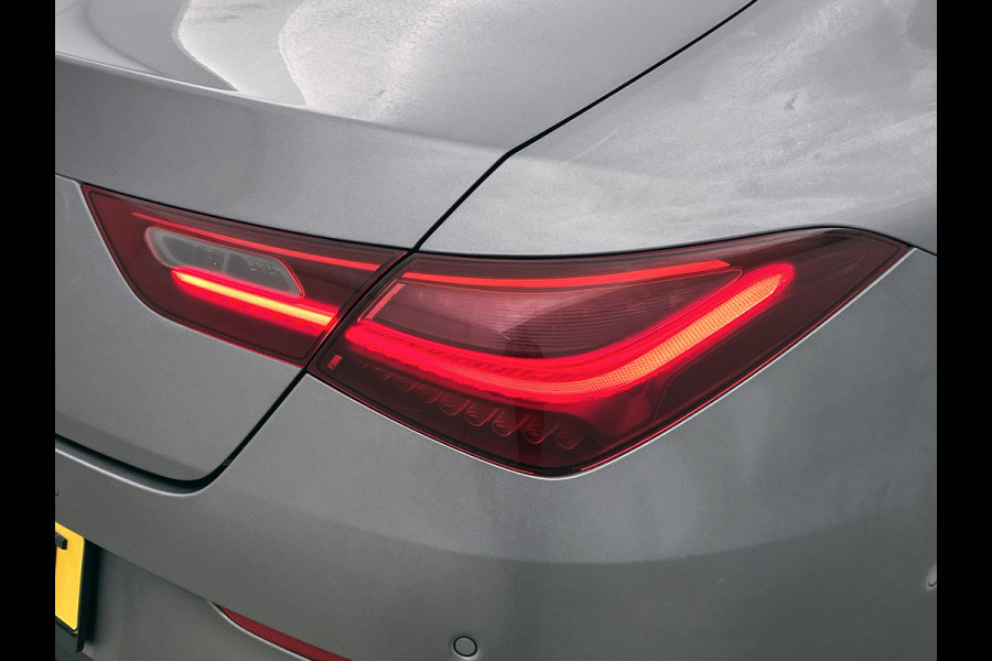Mercedes-Benz CLA-Klasse 250 e Business Solution AMG Trekhaak | AMG Line | Night Pakket | Panorama Schuif-Kanteldak | 19 Inch AMG velgen. Inclusief 24 maanden MB Certified garantie voor Europa.