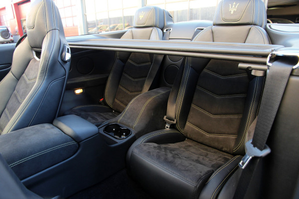 Maserati GranCabrio 4.7 Sport | AM Kleur | 1-1 | Carbon | Carplay