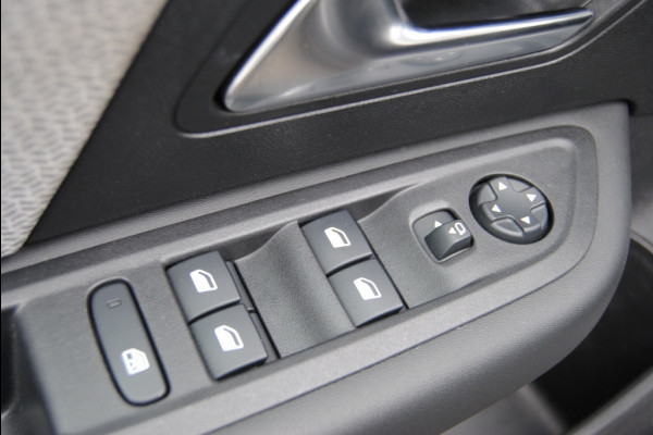 Citroën C4 1.2 PT. Shine | Apple Carplay | Stoelverwarming | Trekhaak