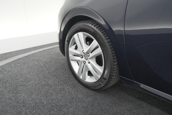 Peugeot 208 PureTech 82 Signature | Apple Carplay | Parkeersensoren | Navigatie | Airco