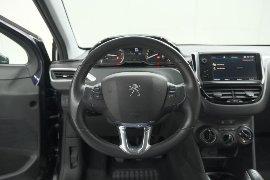 Peugeot 208 PureTech 82 Signature | Apple Carplay | Parkeersensoren | Navigatie | Airco