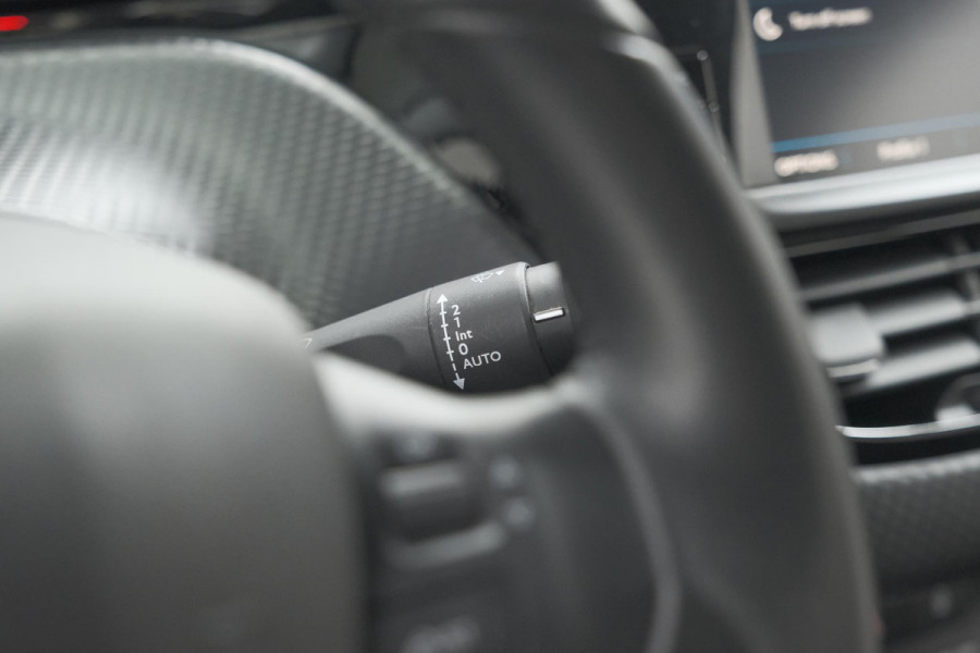 Peugeot 208 PureTech 82 Signature | Apple Carplay | Parkeersensoren | Navigatie | Airco