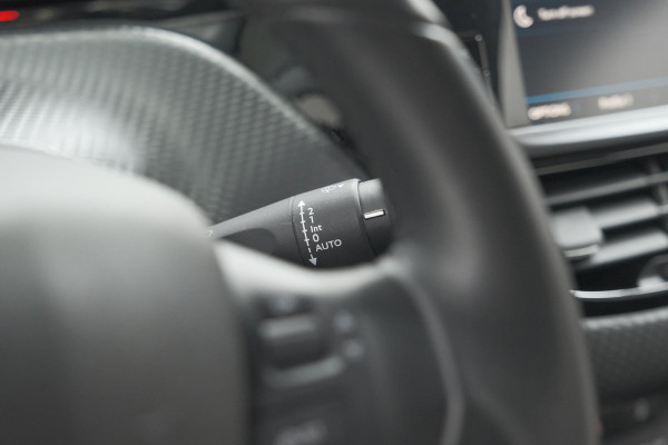 Peugeot 208 PureTech 82 Signature | Apple Carplay | Parkeersensoren | Navigatie | Airco