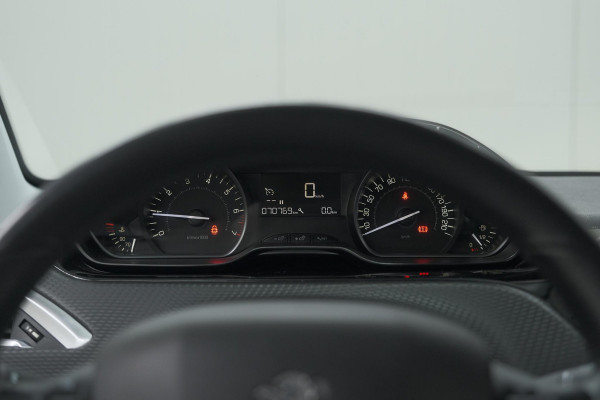 Peugeot 208 PureTech 82 Signature | Apple Carplay | Parkeersensoren | Navigatie | Airco