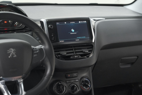 Peugeot 208 PureTech 82 Signature | Apple Carplay | Parkeersensoren | Navigatie | Airco