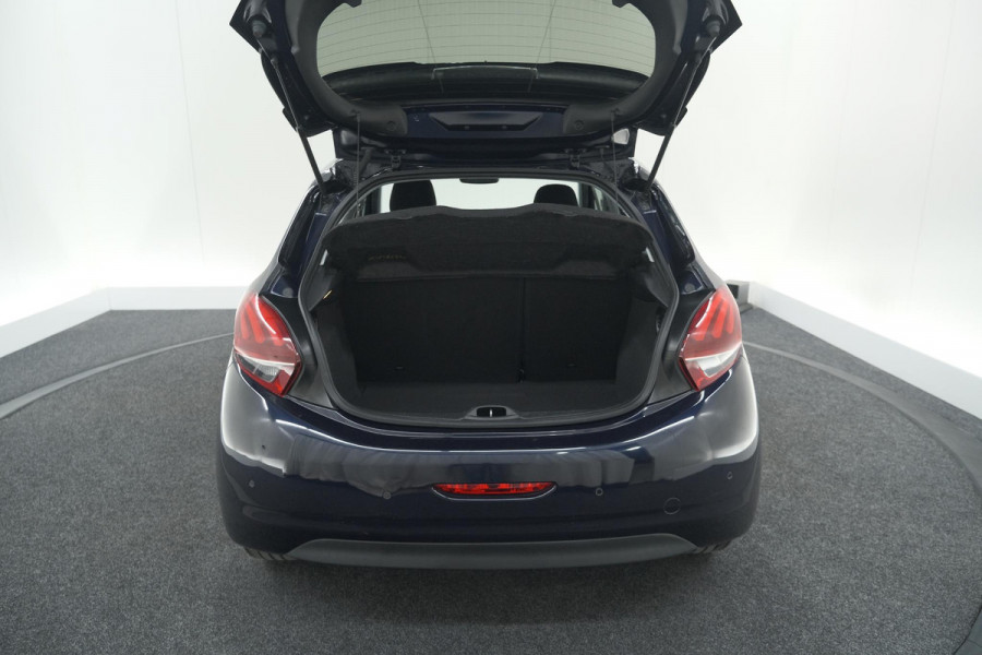 Peugeot 208 PureTech 82 Signature | Apple Carplay | Parkeersensoren | Navigatie | Airco
