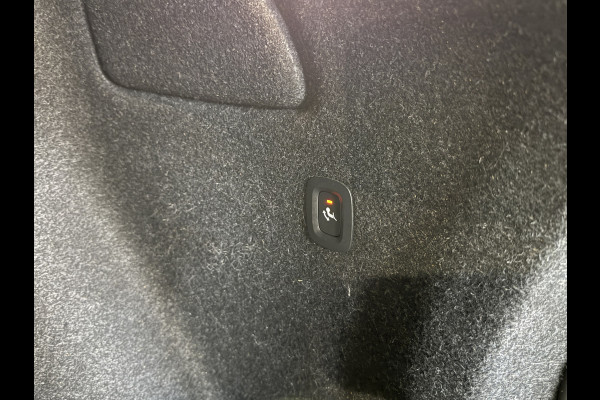 Volvo XC40 Recharge Core 70 kWh | SOH 91.5% | Apple Carplay | Trekhaak | Stoel/Stuurverw.