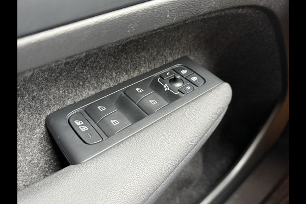 Volvo XC40 Recharge Core 70 kWh | SOH 91.5% | Apple Carplay | Trekhaak | Stoel/Stuurverw.