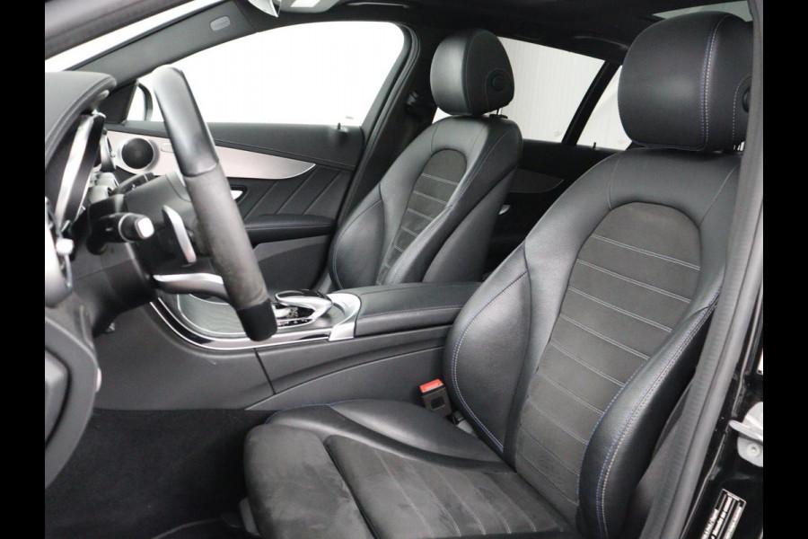 Mercedes-Benz C-Klasse 300e AMG Limited | Panoramadak | 360 Camera | Stoelverwarming | Trekhaak | Carplay | Leder/Alcantara | Sfeerverlichting | Navigatie | Cruise control | Park Assist |