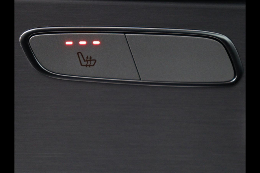 Mercedes-Benz C-Klasse 300e AMG Limited | Panoramadak | 360 Camera | Stoelverwarming | Trekhaak | Carplay | Leder/Alcantara | Sfeerverlichting | Navigatie | Cruise control | Park Assist |