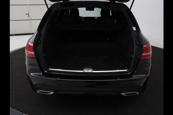 Mercedes-Benz C-Klasse 300e AMG Limited | Panoramadak | 360 Camera | Stoelverwarming | Trekhaak | Carplay | Leder/Alcantara | Sfeerverlichting | Navigatie | Cruise control | Park Assist |