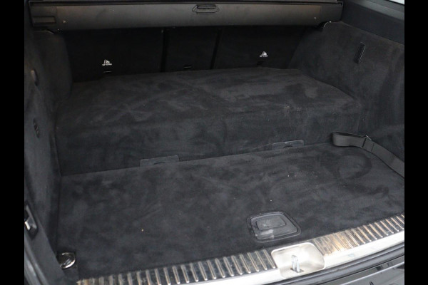 Mercedes-Benz C-Klasse 300e AMG Limited | Panoramadak | 360 Camera | Stoelverwarming | Trekhaak | Carplay | Leder/Alcantara | Sfeerverlichting | Navigatie | Cruise control | Park Assist |