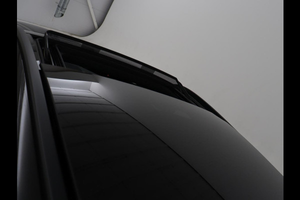 Mercedes-Benz C-Klasse 300e AMG Limited | Panoramadak | 360 Camera | Stoelverwarming | Trekhaak | Carplay | Leder/Alcantara | Sfeerverlichting | Navigatie | Cruise control | Park Assist |