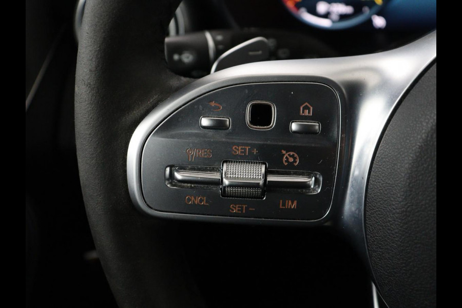 Mercedes-Benz C-Klasse 300e AMG Limited | Panoramadak | 360 Camera | Stoelverwarming | Trekhaak | Carplay | Leder/Alcantara | Sfeerverlichting | Navigatie | Cruise control | Park Assist |