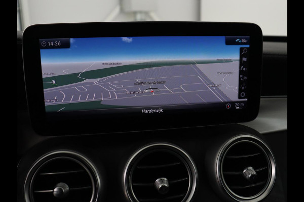 Mercedes-Benz C-Klasse 300e AMG Limited | Panoramadak | 360 Camera | Stoelverwarming | Trekhaak | Carplay | Leder/Alcantara | Sfeerverlichting | Navigatie | Cruise control | Park Assist |