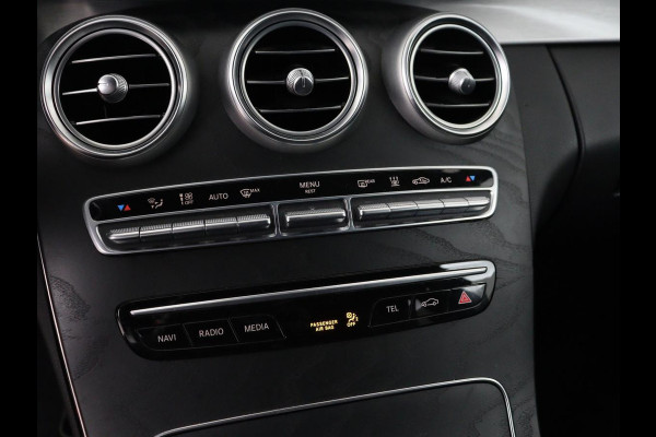 Mercedes-Benz C-Klasse 300e AMG Limited | Panoramadak | 360 Camera | Stoelverwarming | Trekhaak | Carplay | Leder/Alcantara | Sfeerverlichting | Navigatie | Cruise control | Park Assist |